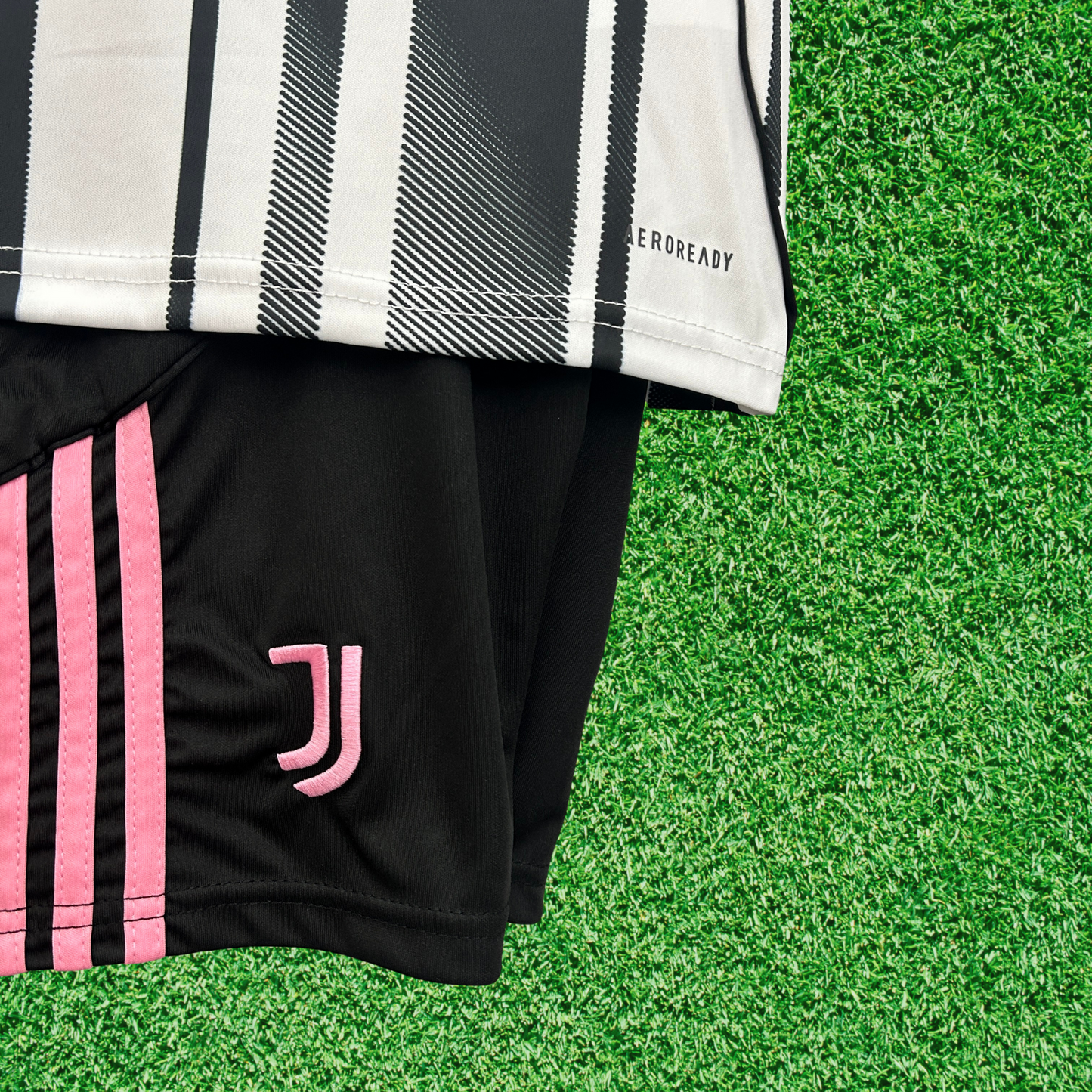 Kit Juventus I 25/26 Kids