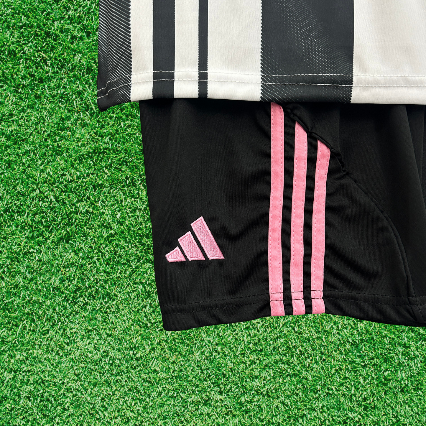 Kit Juventus I 25/26 Kids